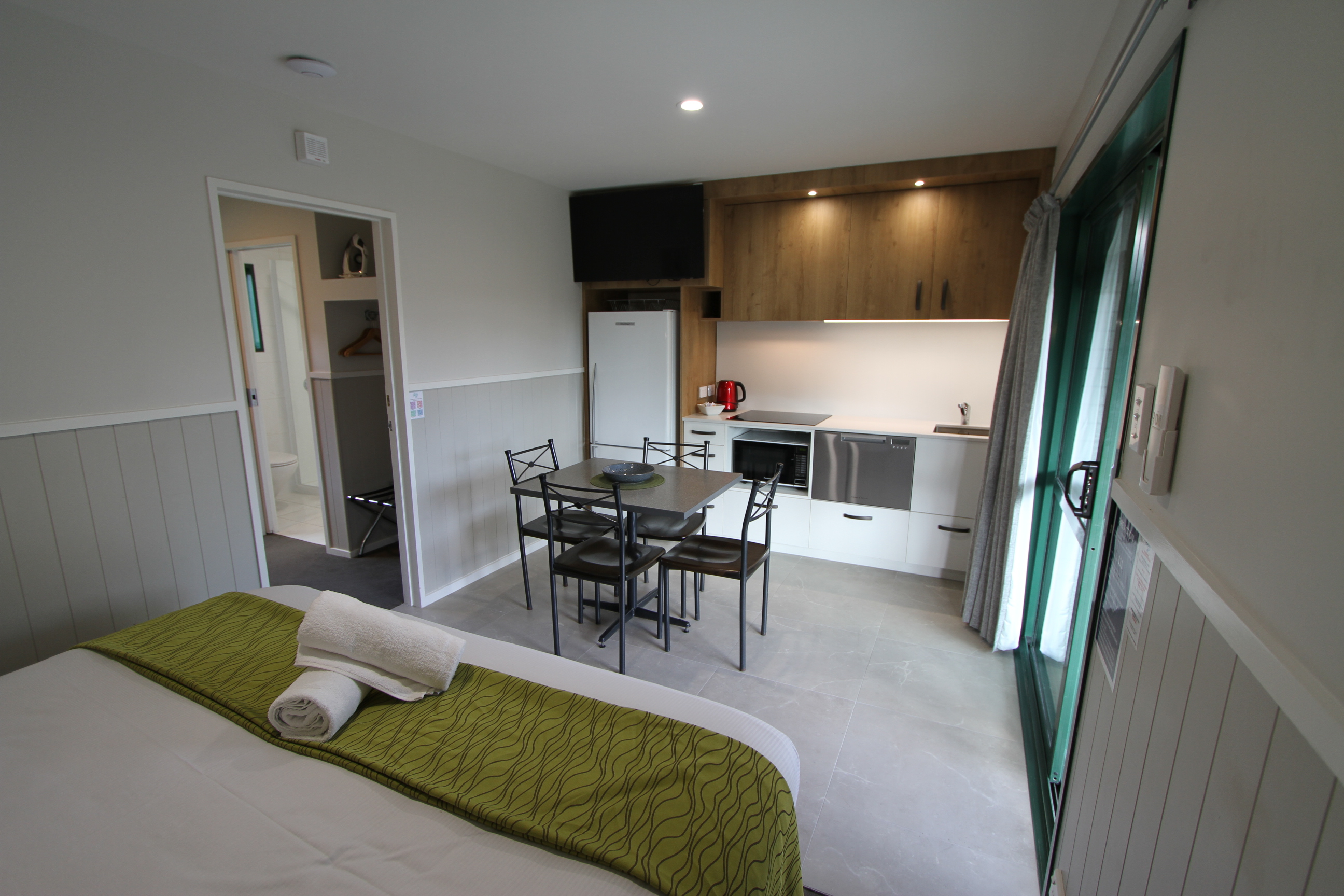 Lake Taupo Resort | Self Contained 6 