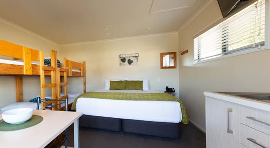 Lake Taupo Holiday Resort | Deluxe Cabin 6